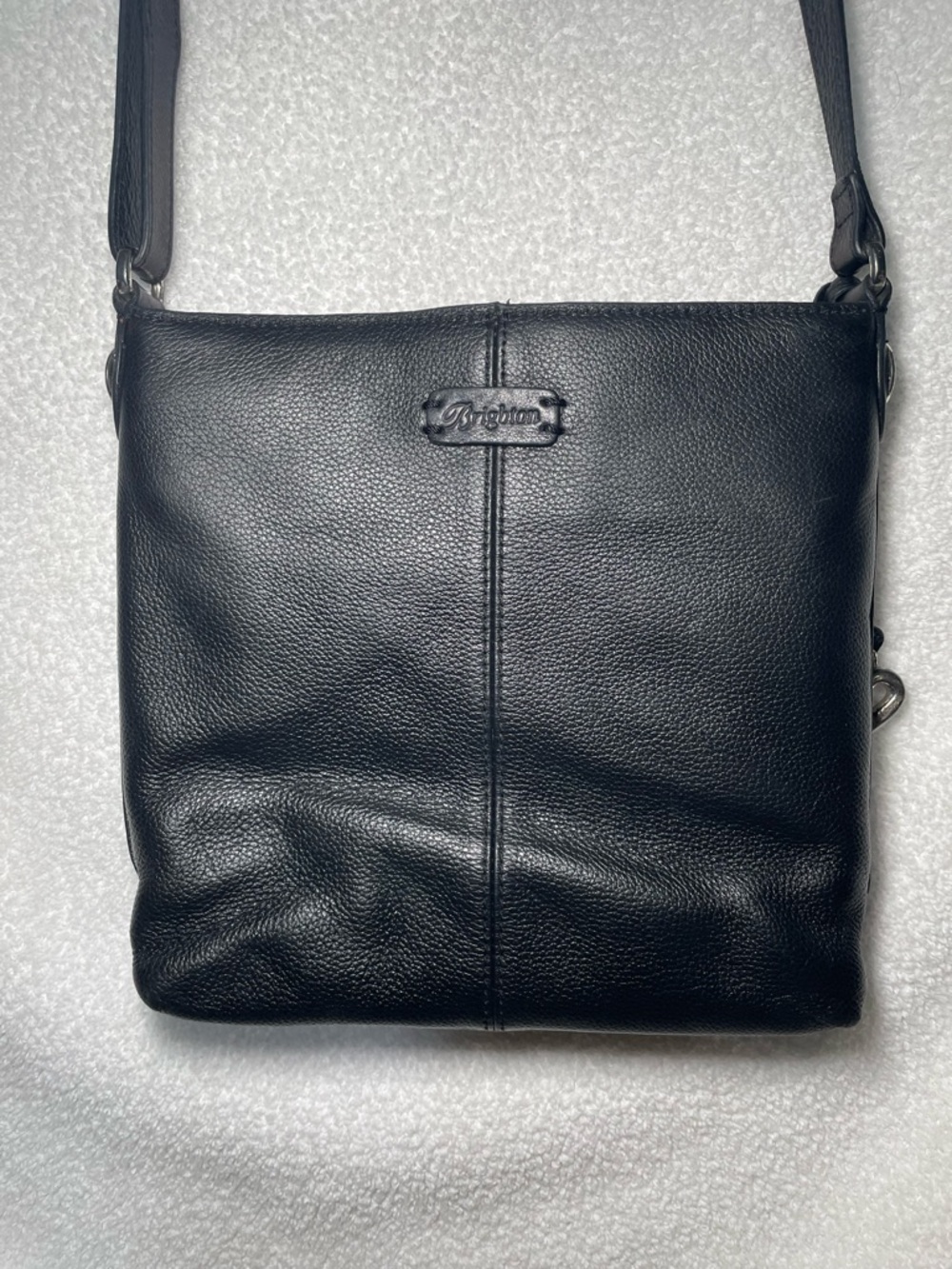 BRIGHTON FERRARA BLACK MEDALLION MAGNETIC CLOSE HIDDEN ORGANIZER CROSSBODY - Picture 8 of 15